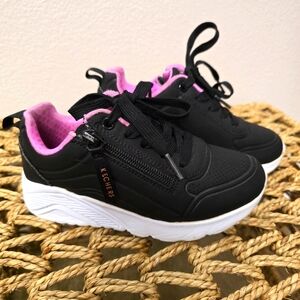 ♡Girls Sketchers Sneakers♡